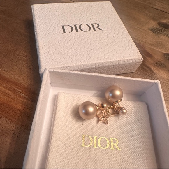 Dior Tribales Earrings
Pink-Finish Metal with Pink Resin Pearl and Crystals - Picture 7 of 16